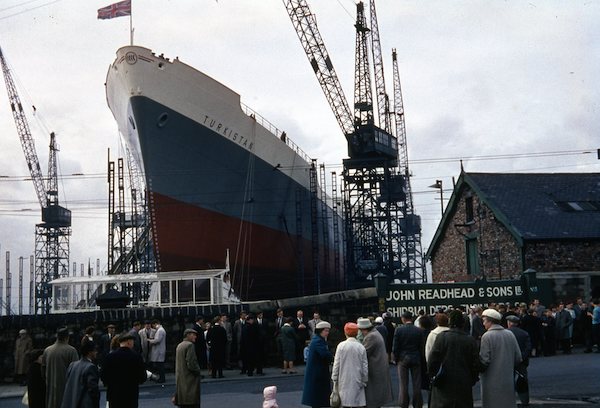 picture of large ship in dock