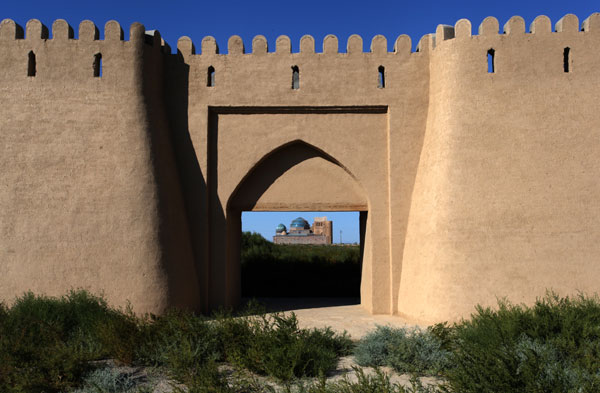 The walls of the fortress of Turkestan, built by the Khanate of Kokan c Berny Sèbe